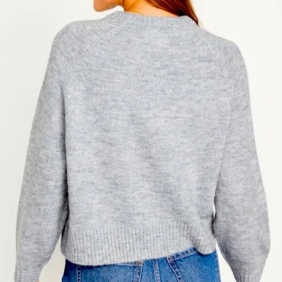 Old Navy Cropped Crew-Neck Sweater Large Heart L NWT - Picture 3 of 5